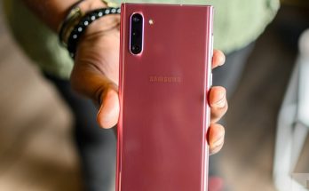 woman using samsung device